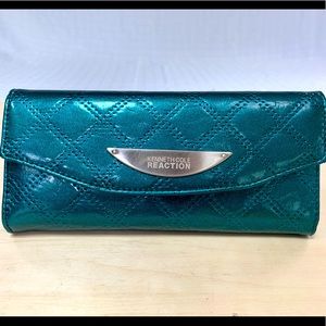 Kenneth Cole Reaction Clutch Purse New Quilted Flat Pouch Metallic NWT Kenneth Cole Reaction Clutch Purse New Quilted Flat Pouch Metallic NWT